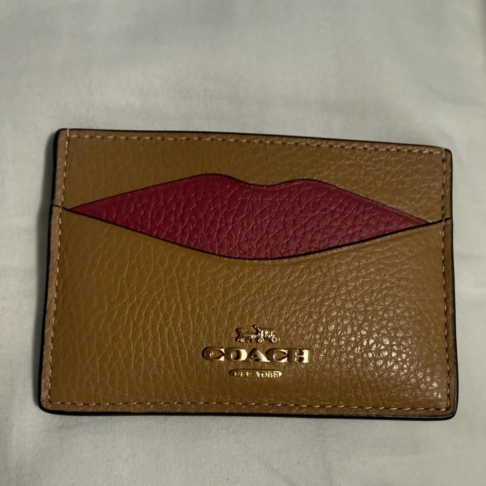 Coach Card Holder Brown and Red Leather Lips 👄 NWT 💋💋💋